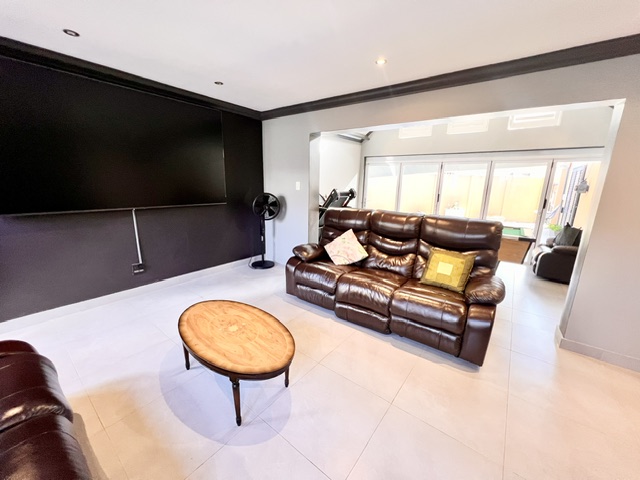3 Bedroom Property for Sale in Plattekloof Glen Western Cape